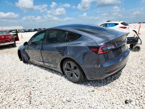 5YJ3E1EB9NF179694 2022 TESLA MODEL 3 - Image 2