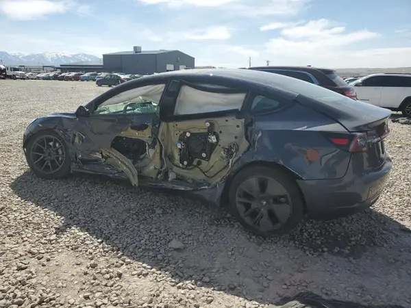 5YJ3E1EB9NF201144 2022 TESLA MODEL 3 - Image 2