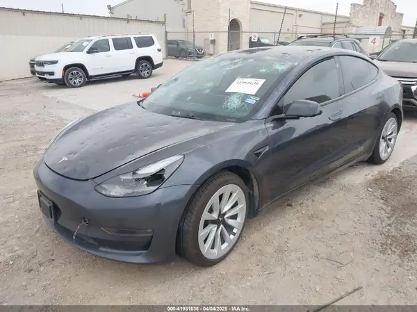 5YJ3E1EB9NF208420 2022 TESLA MODEL 3 - Image 2