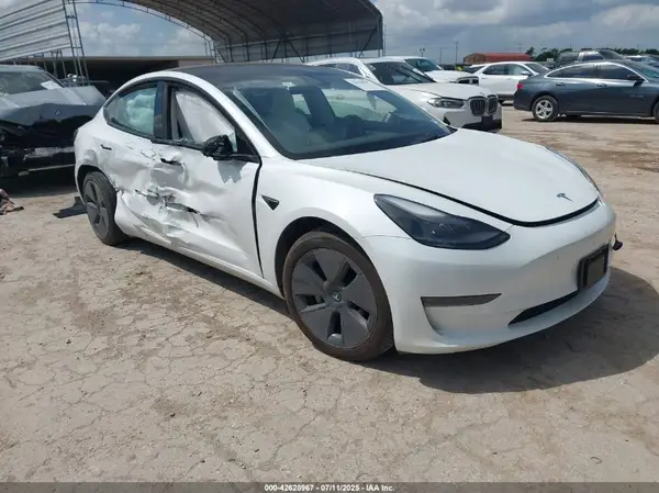 5YJ3E1EB9NF239084 2022 TESLA MODEL 3 - Image 1