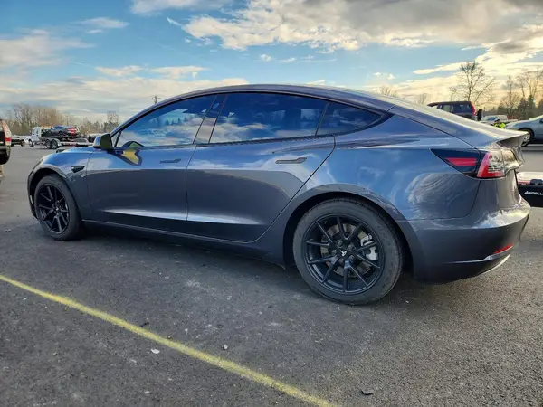 5YJ3E1EB9NF243622 2022 TESLA MODEL 3 - Image 2
