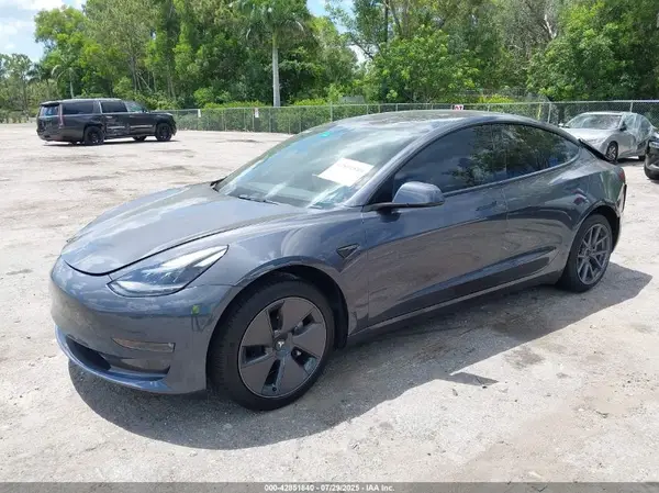 5YJ3E1EB9NF253518 2022 TESLA MODEL 3 - Image 2
