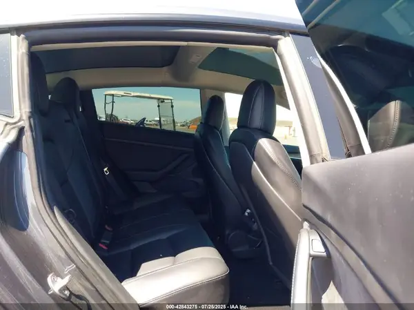 5YJ3E1EB9NF264440 2022 TESLA MODEL 3 - Image 8