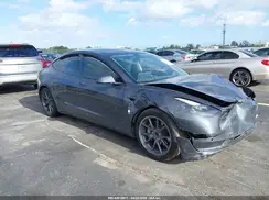 5YJ3E1EB9NF266124 2022 TESLA MODEL 3