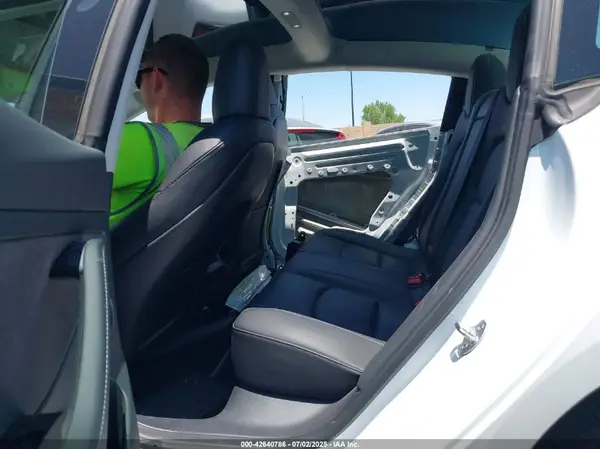 5YJ3E1EB9NF267595 2022 TESLA MODEL 3 - Image 8