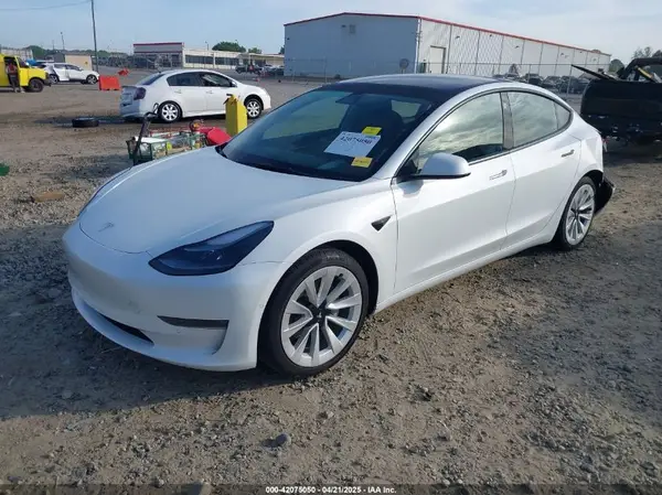 5YJ3E1EB9NF321073 2022 TESLA MODEL 3 - Image 2