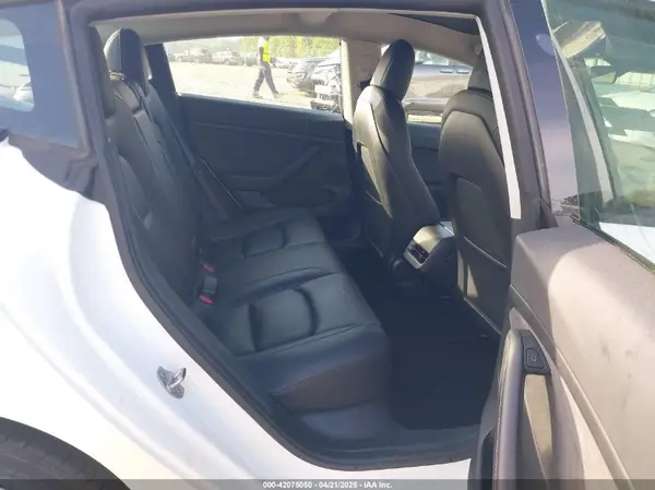 5YJ3E1EB9NF321073 2022 TESLA MODEL 3 - Image 8