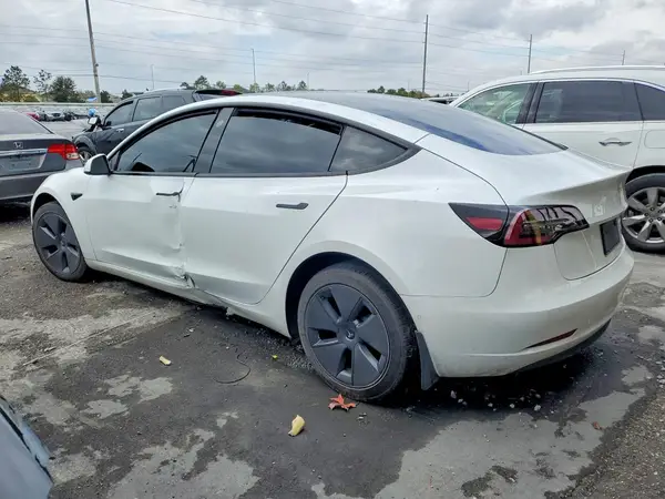 5YJ3E1EB9NF327018 2022 TESLA MODEL 3 - Image 2