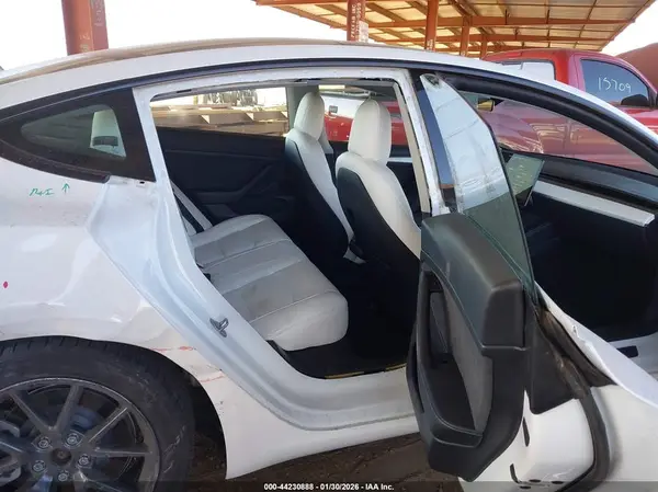 5YJ3E1EB9NF327522 2022 TESLA MODEL 3 - Image 8