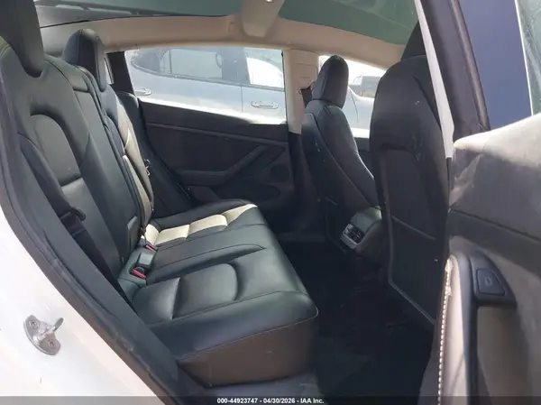 5YJ3E1EB9NF343414 2022 TESLA MODEL 3 - Image 8