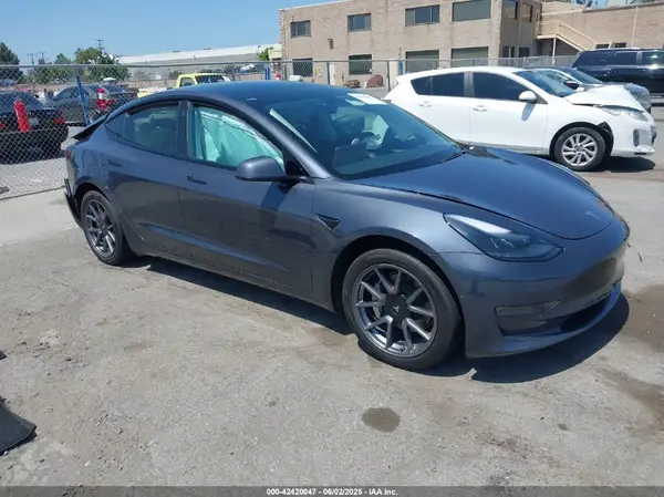 5YJ3E1EB9NF363131 2022 TESLA MODEL 3 - Image 1