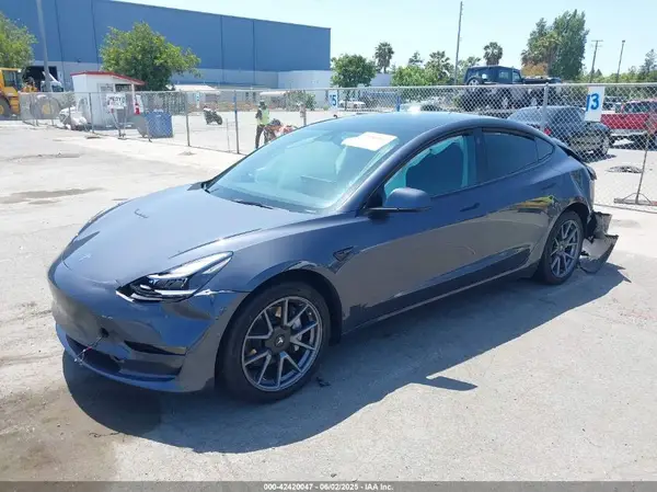 5YJ3E1EB9NF363131 2022 TESLA MODEL 3 - Image 2