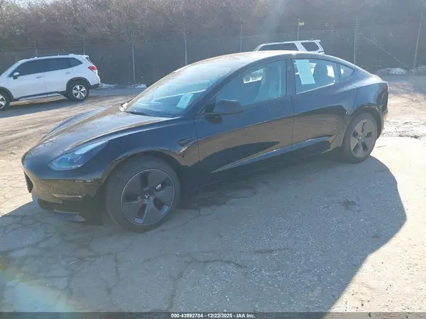 5YJ3E1EB9PF386878 2023 TESLA MODEL 3 - Image 2