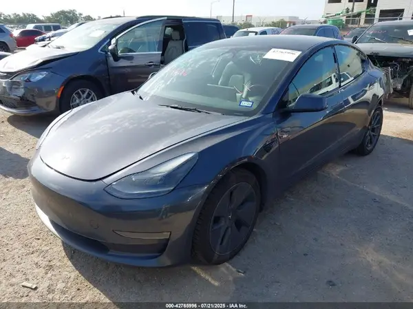 5YJ3E1EB9PF391367 2023 TESLA MODEL 3 - Image 2