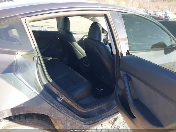 5YJ3E1EB9PF594422 2023 TESLA MODEL 3 - Image 8