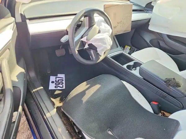5YJ3E1EB9PF632781 2023 TESLA MODEL 3 - Image 8