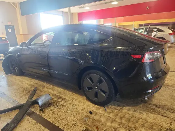5YJ3E1EB9PF676666 2023 TESLA MODEL 3 - Image 2