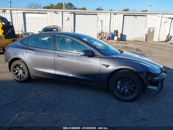5YJ3E1EB9PF679390 2023 TESLA MODEL 3 - Image 1