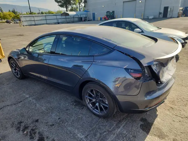 5YJ3E1EB9PF685898 2023 TESLA MODEL 3 - Image 2