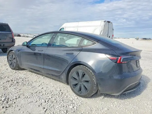 5YJ3E1EB9SF003885 2025 TESLA MODEL 3 - Image 2