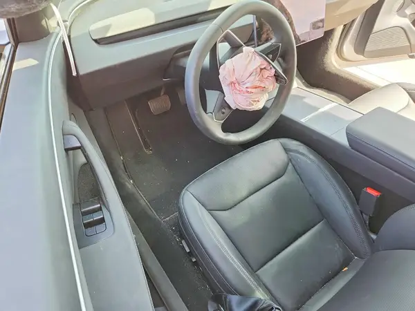 5YJ3E1EB9SF060944 2025 TESLA MODEL 3 - Image 8