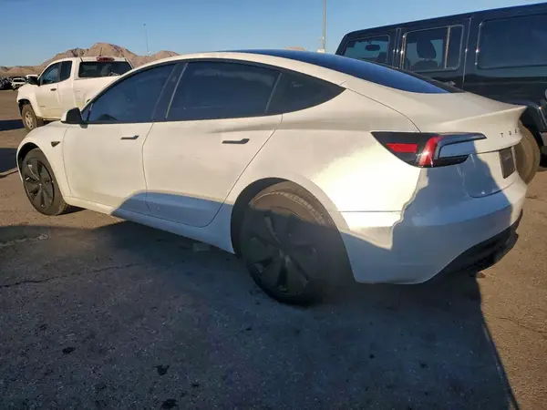 5YJ3E1EB9SF078828 2025 TESLA MODEL 3 - Image 2