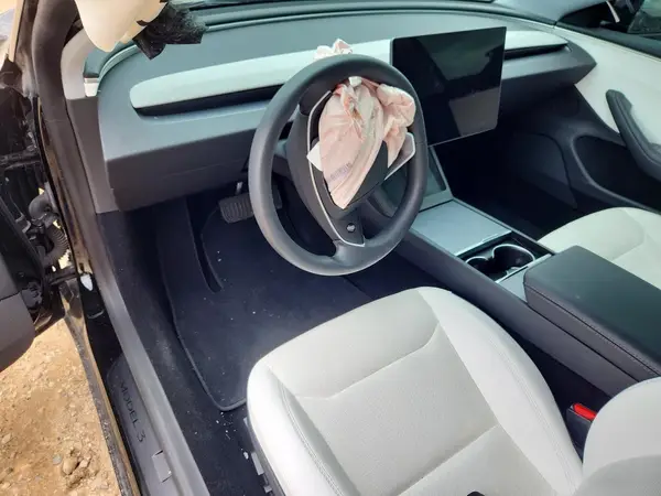 5YJ3E1EB9SF873748 2025 TESLA MODEL 3 - Image 8