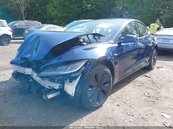 5YJ3E1EB9SF885625 2025 TESLA MODEL 3 - Image 2