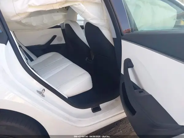 5YJ3E1EB9SF885771 2025 TESLA MODEL 3 - Image 8