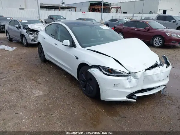 5YJ3E1EB9SF904223 2025 TESLA MODEL 3 - Image 1