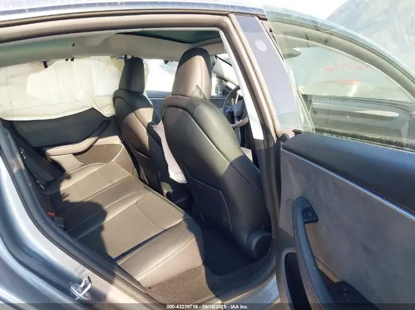 5YJ3E1EB9SF915514 2025 TESLA MODEL 3 - Image 8