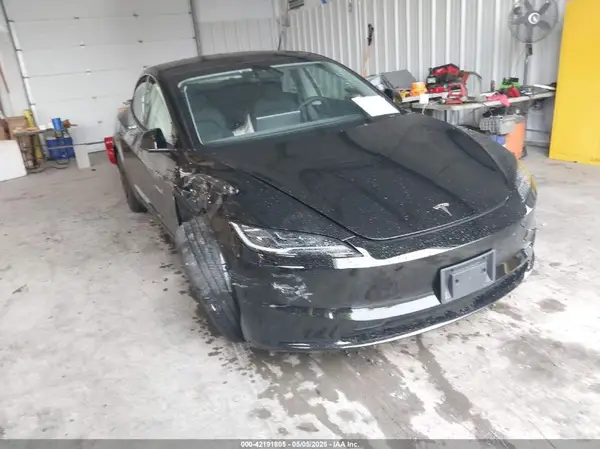 5YJ3E1EB9SF915531 2025 TESLA MODEL 3 - Image 1