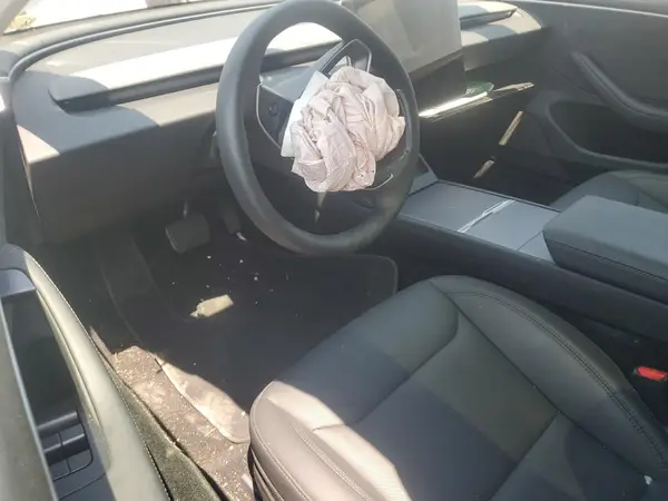 5YJ3E1EB9SF916064 2025 TESLA MODEL 3 - Image 8