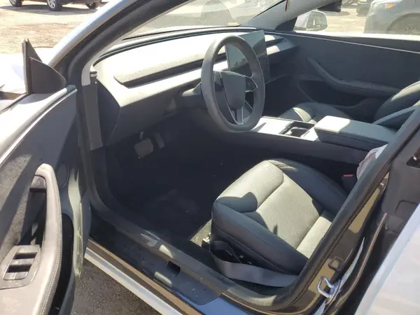 5YJ3E1EB9SF922852 2025 TESLA MODEL 3 - Image 8