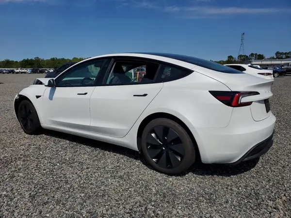 5YJ3E1EB9SF929929 2025 TESLA MODEL 3 - Image 2