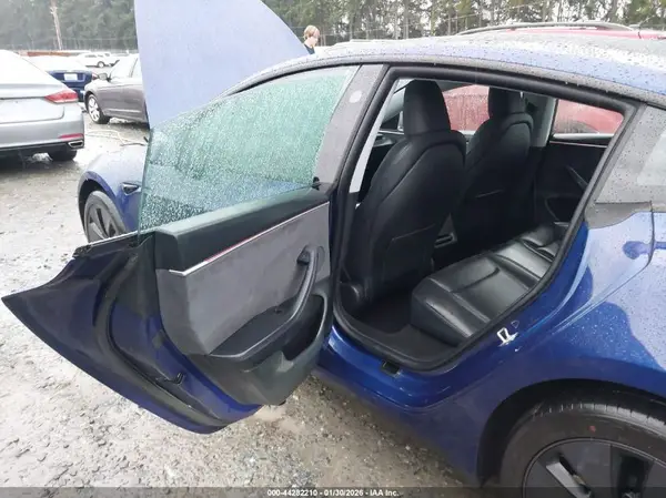 5YJ3E1EB9SF939327 2025 TESLA MODEL 3 - Image 8