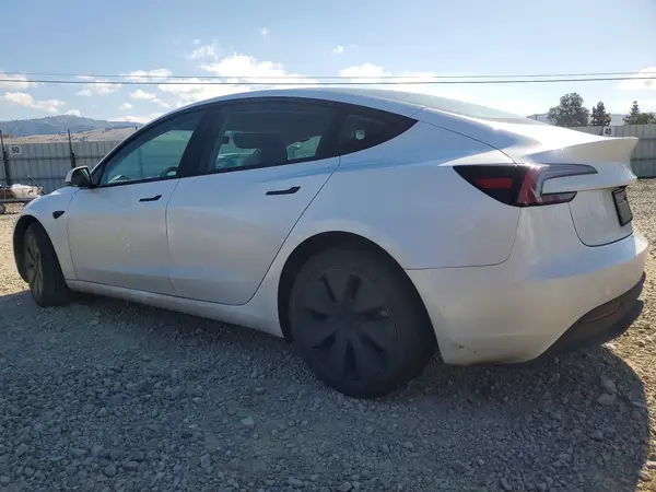 5YJ3E1EB9SF963188 2025 TESLA MODEL 3 - Image 2