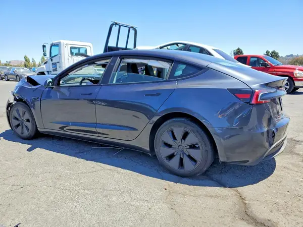 5YJ3E1EB9SF964566 2025 TESLA MODEL 3 - Image 2