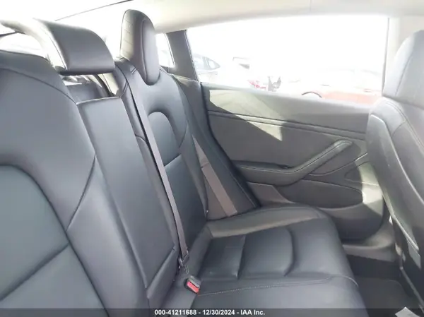 5YJ3E1EBXJF063141 2018 TESLA MODEL 3 - Image 8