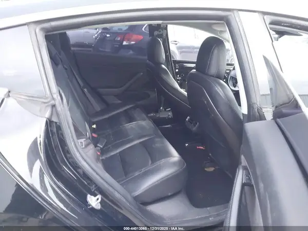 5YJ3E1EBXJF068386 2018 TESLA MODEL 3 - Image 8
