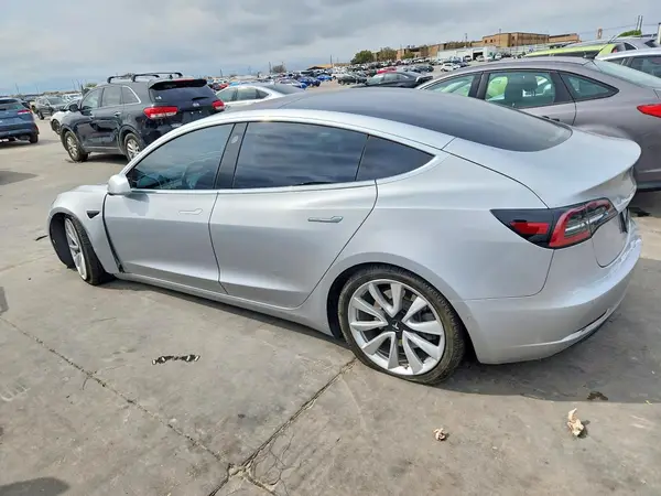 5YJ3E1EBXJF069375 2018 TESLA MODEL 3 - Image 2