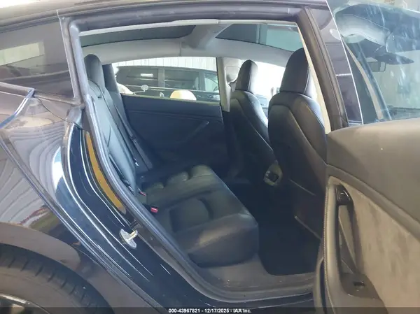 5YJ3E1EBXJF071689 2018 TESLA MODEL 3 - Image 8