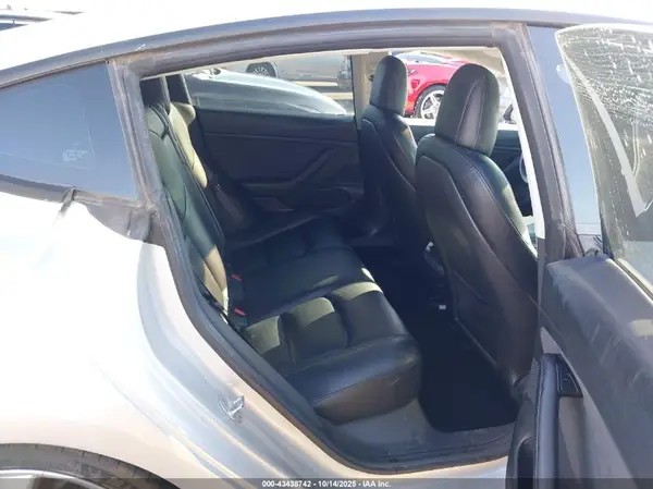 5YJ3E1EBXJF083468 2018 TESLA MODEL 3 - Image 8