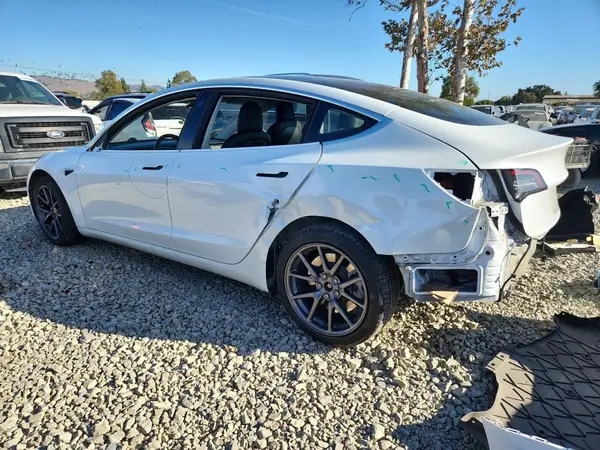 5YJ3E1EBXJF093854 2018 TESLA MODEL 3 - Image 2