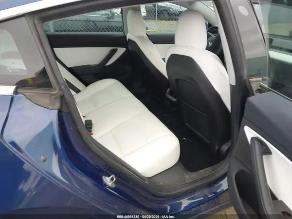 5YJ3E1EBXJF096558 2018 TESLA MODEL 3 - Image 8