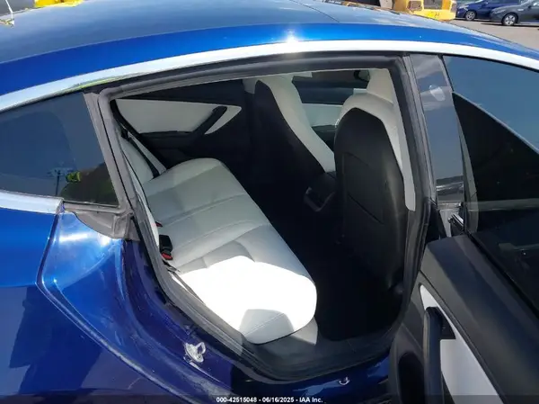 5YJ3E1EBXJF097855 2018 TESLA MODEL 3 - Image 8