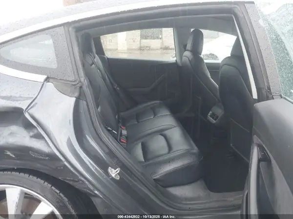 5YJ3E1EBXJF105842 2018 TESLA MODEL 3 - Image 8