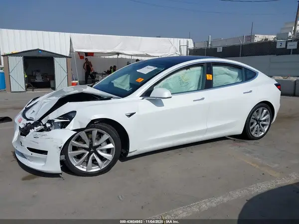 5YJ3E1EBXJF111642 2018 TESLA MODEL 3 - Image 2