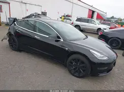 5YJ3E1EBXJF113097 2018 TESLA MODEL 3