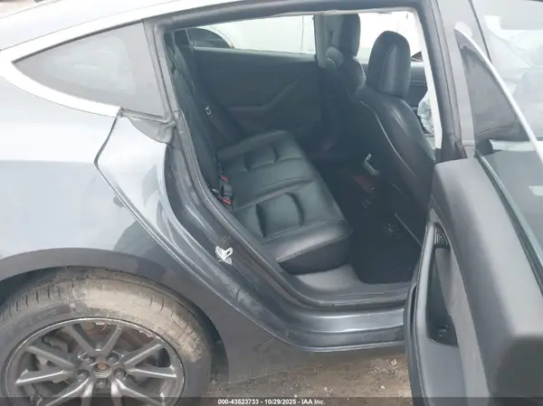 5YJ3E1EBXJF114086 2018 TESLA MODEL 3 - Image 8